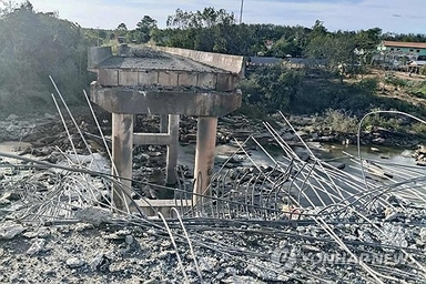 캄보디아, 태국 국경 통행 차단…트럼프, 평화협정 이행 재촉구