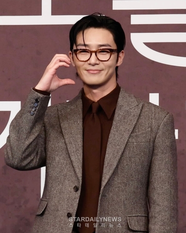 [S영상]  '경도를 기다리며' 박서준 "11세 연하 원지안과 로맨스, 더 열심히 관리했다"