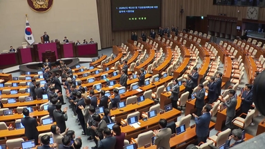 '이재명' 연호하며 박수세례...국민의힘은 보이콧