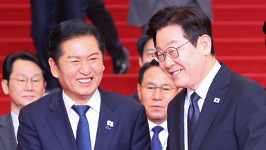 정청래 "대통령 만나면 기분 좋다"...재판중지법 일단 봉합?