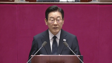 APEC에 대통령 지지율 '껑충'...한 달 반 만에 다시 60%대