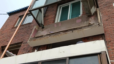 전주 연립주택 개조 공사 현장서 바닥 무너져...1명 사망