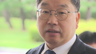 검찰총장 대행 "법무부 의견 참고...숙고 끝에 결정"