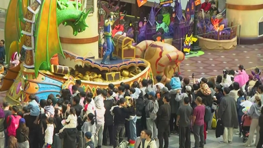 아찔한 롤러코스터에 환호성...가을 테마파크 '들썩'