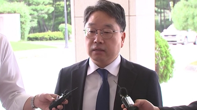 검찰총장 대행 "법무부 의견 참고...숙고 끝에 결정"