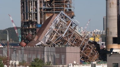 울산 화력발전소 타워 2기 해체 본격화...주변 통제