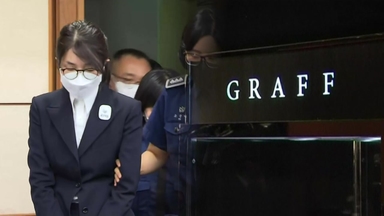 법정 나온 '그라프 목걸이'...김건희 "건강 나빠" 석방 호소