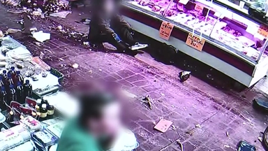 경찰 "시장 돌진 운전자, 가속페달 밟아"...이 시각 사고 현장