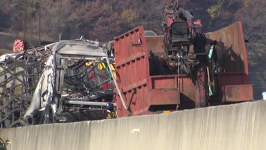 경북 영천 고속도로서 유조차 등 13대 연쇄충돌...2명 사망·4명 부상