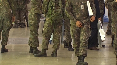 "조건 되면 군복 벗겠다 71%...낮은 급여가 원인"