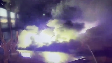 김제 주택에서 불...80대 여성 숨져