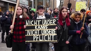 독일 의회, '준징병제' 병역법 통과...학생들 "징병 반대" 시위