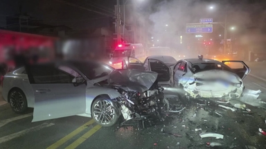 충북 충주서 차량 4대 추돌...3명 중경상