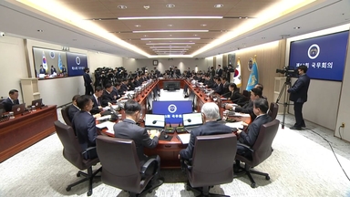 이 대통령 "종교단체도 헌법과 법률 위반하면 해산시켜야"