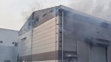 화성 페인트 공장에서 불...1시간 40분 만에 진화