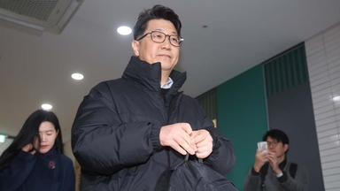 '쿠팡 외압 폭로' 문지석 특검 출석..."잘못 있으면 책임져야"