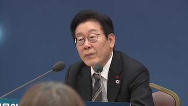 이 대통령 "서울대에 일방적 지원...지방대도 늘려야"