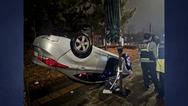 제설차 들이받은 승용차 전소...음주 차량 인도 돌진