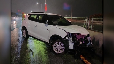 부산서 승용차 역주행...3명 이송