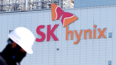 SK, 분기 영업이익 '10조 원' 돌파...술렁이는 반도체 시장 [굿모닝경제]