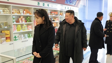 김정은보다 앞서 걷는 딸 주애...북한서 보기 힘든 장면 '깜짝' [Y녹취록]