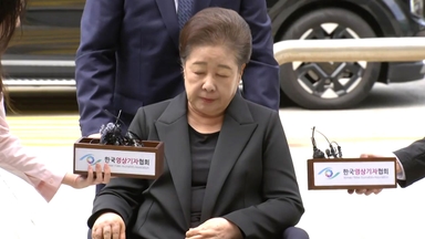 경찰, '통일교 의혹' 한학자 총재 접견 조사 시작...압수물 분석 주력