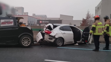 경부고속도로 승용차가 광역버스 추돌...음주운전 입건