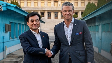 8년 만에 JSA 간 한미 국방…합참의장 F-16 우정 비행