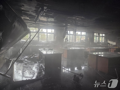 파주 한 초등학교서 불…307명 대피·3명 연기흡입