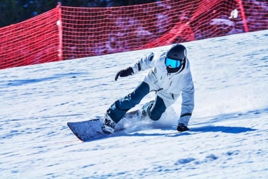 [영상 중국] 中 동북지방 '빙설스포츠' 활기,  전국서 눈 얼음 관광 체험인파 몰려