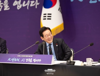 李대통령, 캄보디아 등 8개국 신임 주한대사 신임장 받아