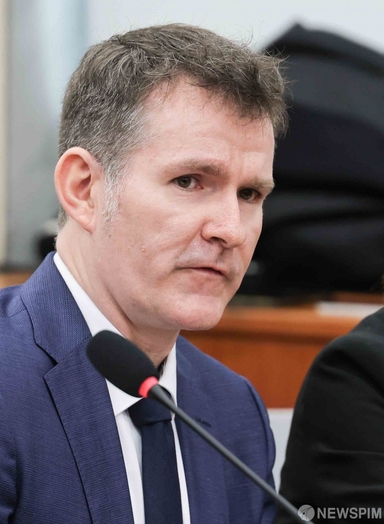 [쿠팡 정보 유출] "안녕하세요"만 가능한 로저스 대표…영어듣기 시험장 된 청문회