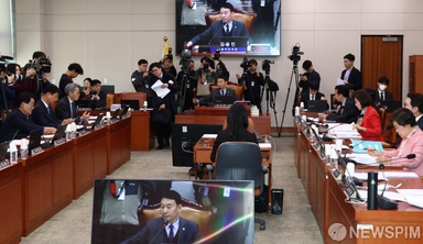 가짜뉴스 유포에 징벌적 손배 '정보통신망법' 與 주도 법사위 통과