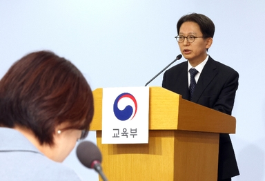 수능 출제위원장 "공교육 내 변별력 있는 적정 난이도 문항 고르게 출제"(종합)