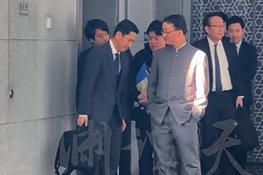 中日 회담 후 '주머니에 손 영상' 신경전…"중국의 우위 과시"