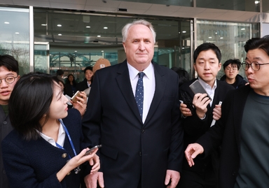 국힘 인요한, 의원직 사퇴…'尹 불법 계엄' 후 첫 국힘 사퇴자[영상]