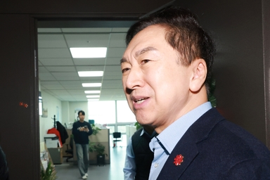 특검 "김기현, 소환 통보에도 연락 안받아…내일 다시 요청"