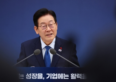 '넷플릭스' 보다 재밌다는 '업무보고 생중계'…어떻게 생각하세요?[노컷투표]