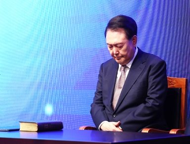 군인들에 미안해 기도했다는 尹…"나라 위태로워 북 친 것"[영상]