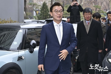 '정교유착 의혹' 전재수, 경찰 출석해 "불법적 금품수수 없었다"