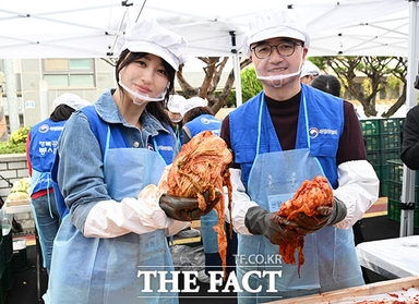 배우 박하선도, 기재부 차관도 한마음 한뜻... 훈훈한 김장 나눔 봉사 [김민지의 '현장']