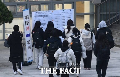 [이슈클립] “팀장님 자녀 수능 선물 같이 하자더니"...혼자 생색낸 공무원(영상)