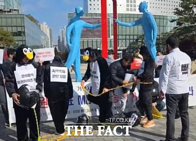 “왜 백종원에게 면죄부 주나”…MBC 앞 분노한 점주들, ‘남극의 셰프’ 방영 중단 촉구 [오승혁의 '현장']