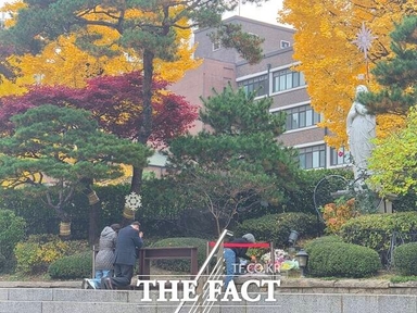 “사랑한다, 수고했다”...종교 달라도 수험생 응원은 '하나' [오승혁의 '현장']