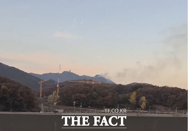 [속보] 경기 군포시 수리산 슬기봉 부근서 '산불'...소방당국 '진화중'(영상)