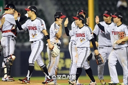 MVP 김현수 이탈 뼈아픈 손실‘ 딛고, 박해민 잔류+특급 유망주 지원군으로 사상 첫 2년 연속 우승 역사 쓸까?